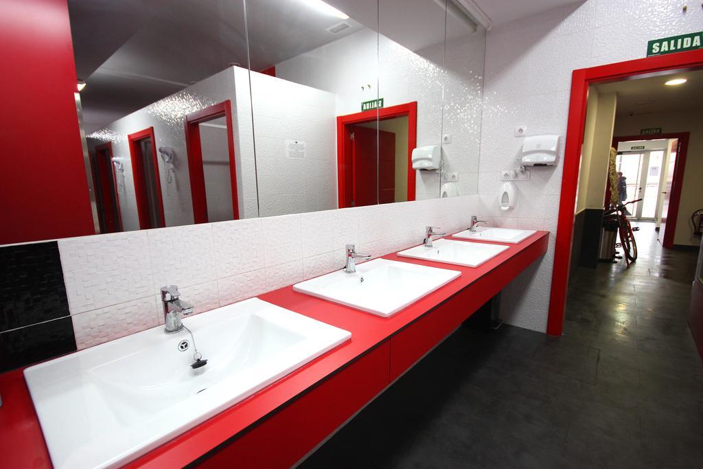 Botxo Gallery - Youth Hostel Билбао Екстериор снимка